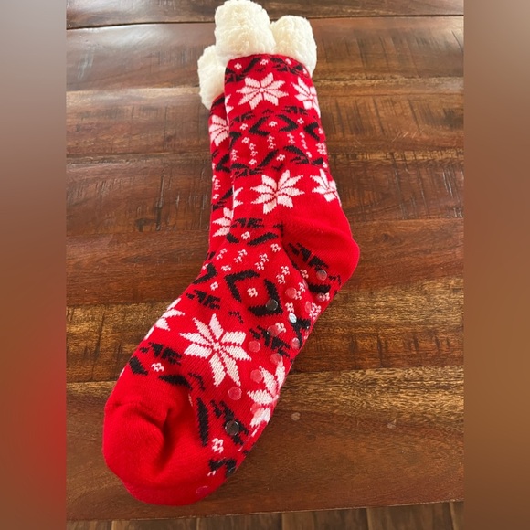 Festive Red Patterned Women’s No Slip Socks - Picture 1 of 3